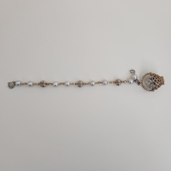 Vintage Bracelet Charm Faux Pearls Cluster Woven Basket Dangle Gold Tone Evening - Picture 6 of 6